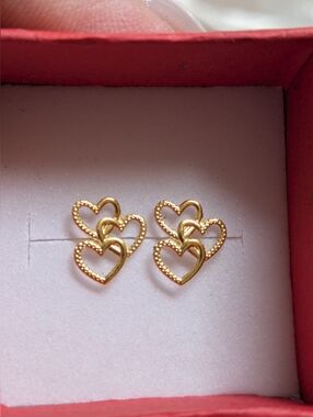 18k SD Gold Triple Heart Stud Earrings 💯 Real Gold Pawnable LW Only